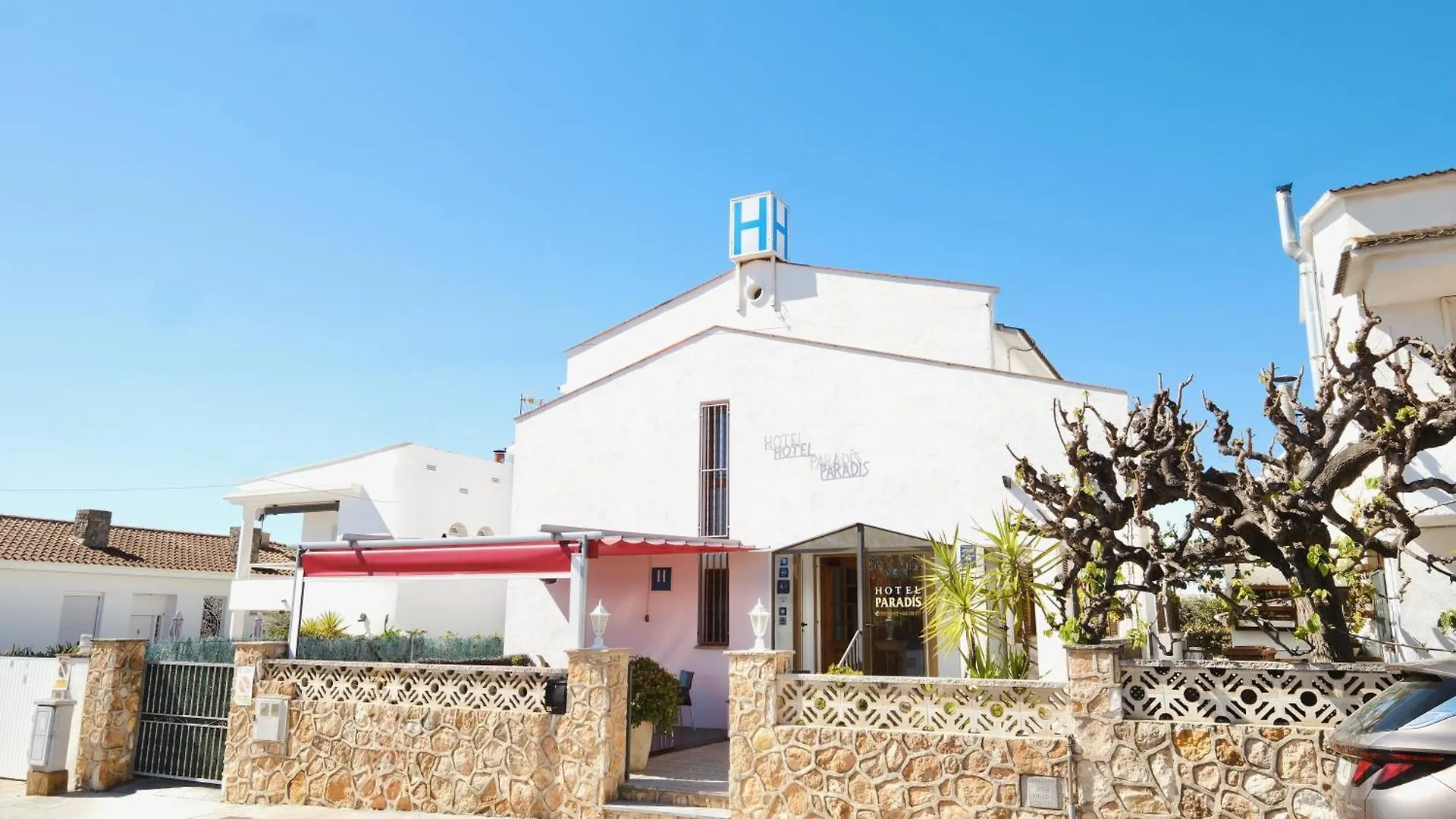 Hotel Paradis contacts